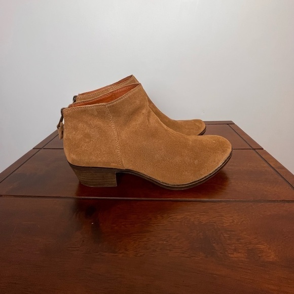 LUCKY BRAND Belvva Suede leather Brown Ankle Zip Booties Size 8.5 - Picture 3 of 9
